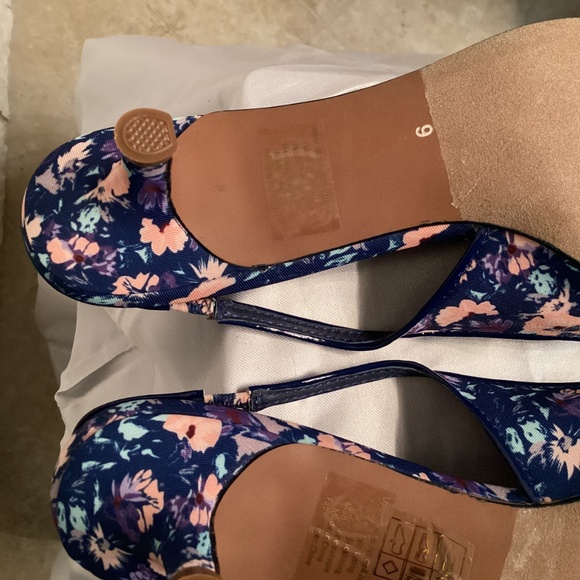 Jeffrey Campbell Floral Slingback Kitten Heels - Picture 9 of 10